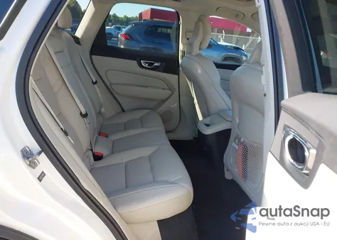 2018 Volvo Xc60 T6 Momentum z USA, uszkodzony, nr VIN YV4A22RK9J1096170